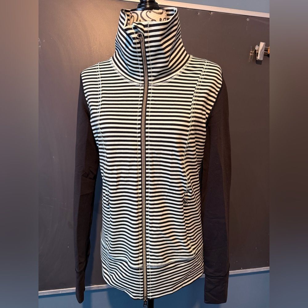 🩶Lululemon InStride Jacket – Size 8 🩶